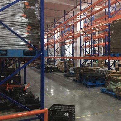 Lielo kravu palešu plaukti